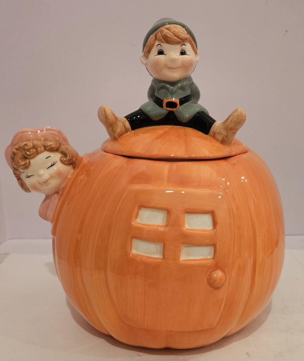 Vintage Cookie Jar Peter Peter Pumpkin Eater from Treasure Craft CIrca 1998 10"T